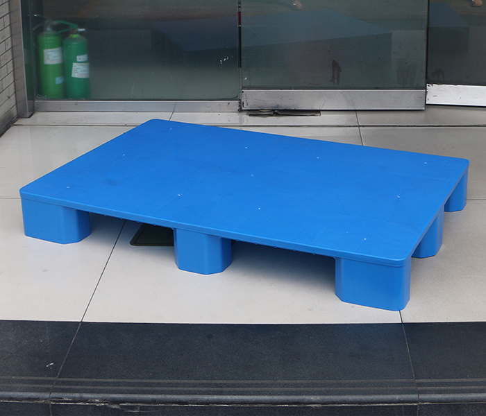 平板九腳塑料托盤：構(gòu)造解析與基礎(chǔ)認(rèn)知