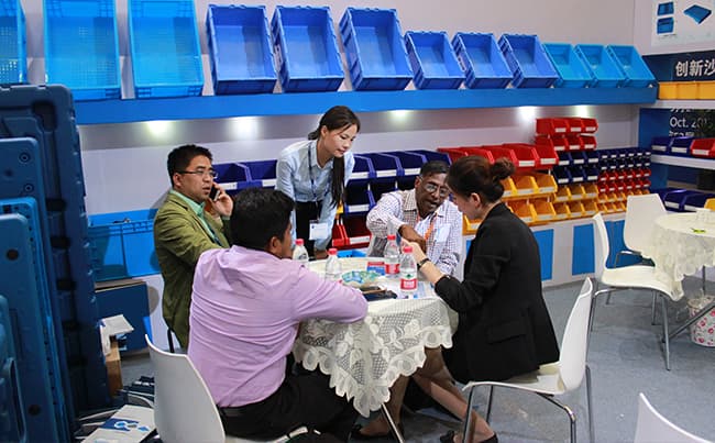 5951747381295592.jpg 展會客戶交流.jpg