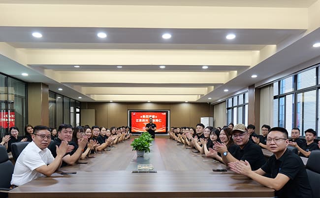 8441747381251740.jpg 團(tuán)隊(duì)會議展示.jpg